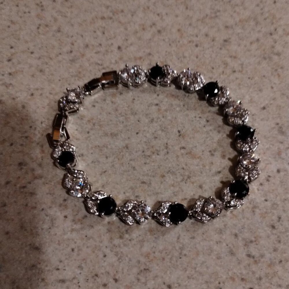 VINTAGE MONET ADJUSTABLE ONYX AND RINESTONE TENNIS BRACELET